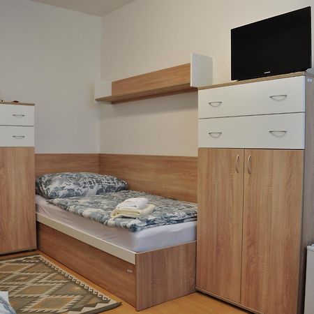 Skolsky Internat Medicka 2 Ξενοδοχείο Košice Εξωτερικό φωτογραφία